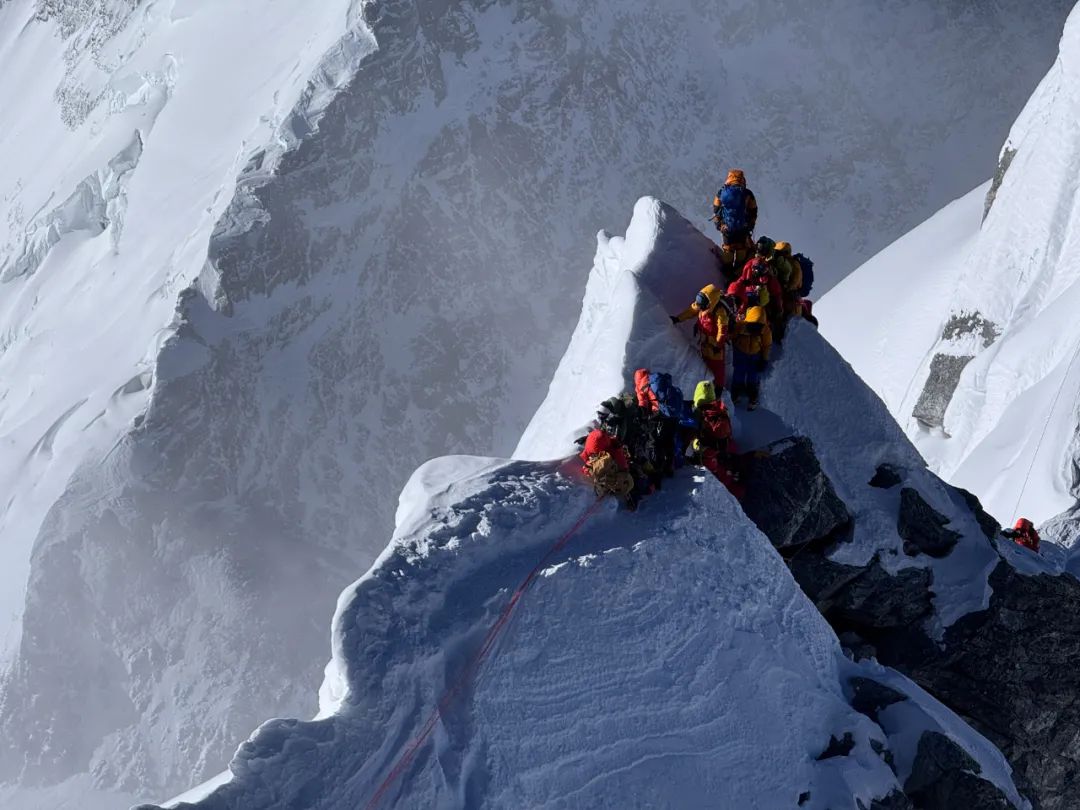 元的氙气“外挂”缩短到4天18小时:“没有高反我感觉棒极了”mg不朽情缘平台网站登顶珠峰正常需40多天有人却靠124万(图11) 元的氙气“外挂”缩短到4天18小时:“没有高反我感觉棒极了”mg不朽情缘平台网站登顶珠峰正常需40多天有人却靠124万(图11)